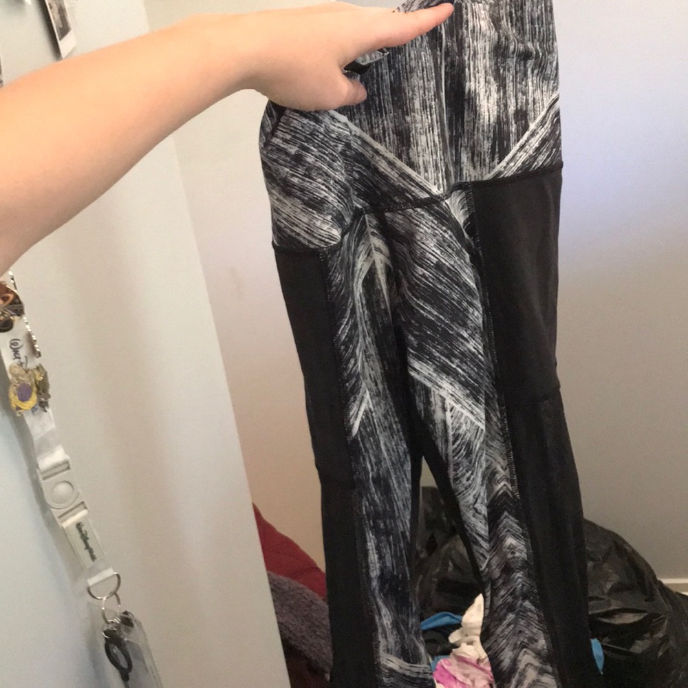 Lulu crop highwaisted mesh leggings